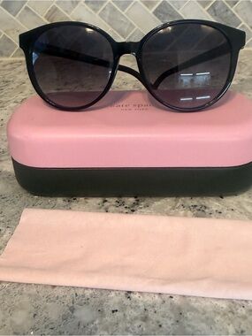 Kate Spade Eliza Black Rounded Sunglasses with grey radiant lenses. NWOT
